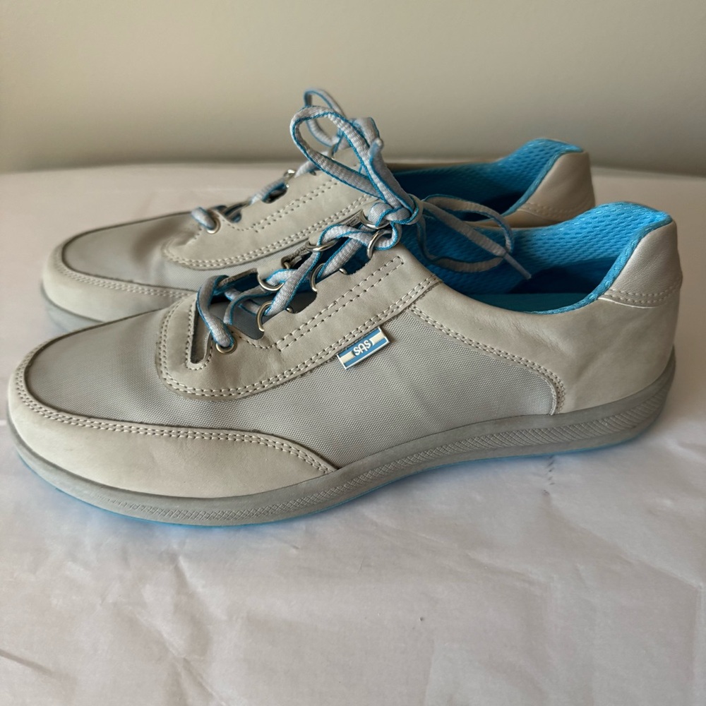 SAS Size 8.5 Sporty Silver Women’s Lace Up Sneakers Shoes